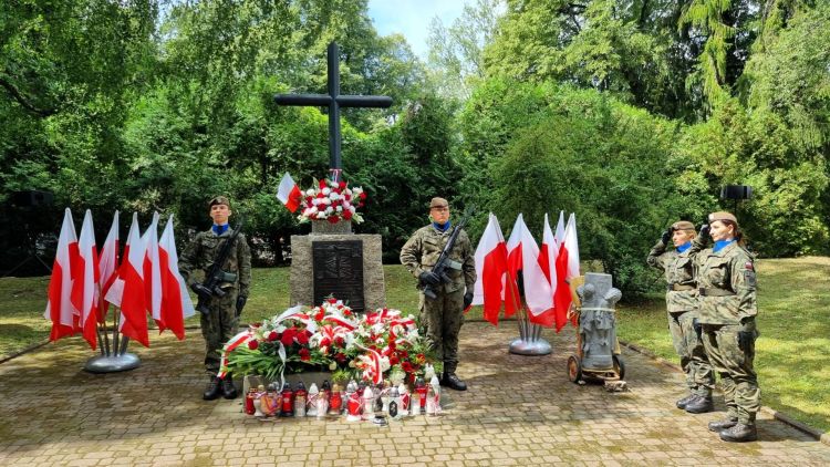 83. rocznica Zbrodni Wołyńskiej w Przemyślu. Uroczystości z udziałem wojska 1 - Polskie Radio Rzeszów 83. rocznica Zbrodni Wołyńskiej w Przemyślu. Uroczystości z udziałem wojska