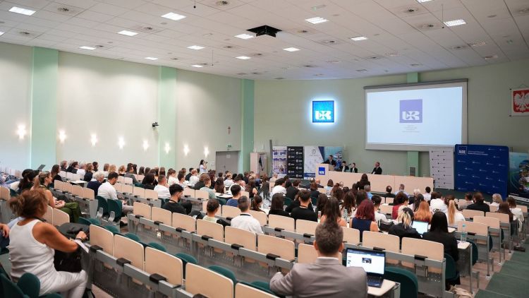 AI Sherlocks wygrał minihackathon w Rzeszowie. Studenci stworzyli narzędzie do walki z greenwashingiem 1 - Polskie Radio Rzeszów AI Sherlocks wygrał minihackathon w Rzeszowie. Studenci stworzyli narzędzie do walki z greenwashingiem