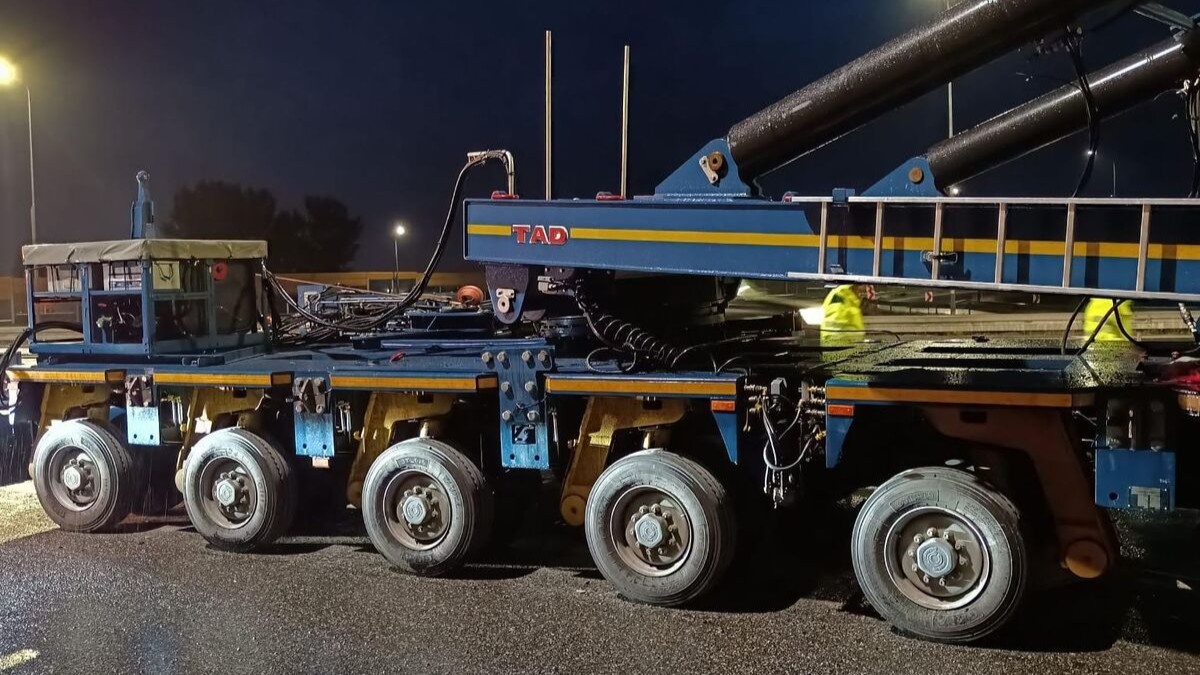 [AKTUALIZACJA] Utrudnienia na A4 w Terliczce mogą potrwać do jutra (11.07). Część turbiny wiatrowej wypadła z ciężarówki - Polskie Radio Rzeszów
