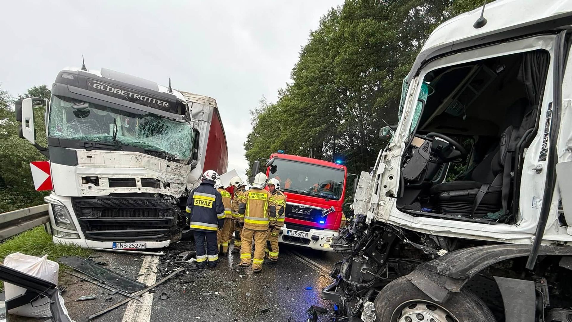 [AKTUALIZACJA] Wypadek na DK73 w Kołaczycach. Zderzyły się trzy samochody ciężarowe - Polskie Radio Rzeszów