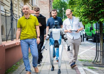 Radio Biwak zaprasza na spotkanie z robotem humanoidalnym Alfem Pierwszym i Polonusami 9 - Polskie Radio Rzeszów Radio Biwak zaprasza na spotkanie z robotem humanoidalnym Alfem Pierwszym i Polonusami