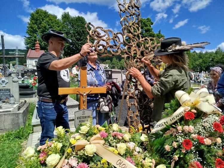 Bieszczady pożegnały Henryka Victoriniego. Jego historia na zawsze pozostanie w pamięci regionu 1 - Polskie Radio Rzeszów Bieszczady pożegnały Henryka Victoriniego. Jego historia na zawsze pozostanie w pamięci regionu