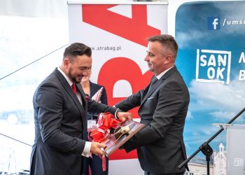 Burmistrz Sanoka Tomasz Matuszewski z nagrodą „Skrzydła Rozwoju Biznesu” 8 - Polskie Radio Rzeszów Burmistrz Sanoka Tomasz Matuszewski z nagrodą „Skrzydła Rozwoju Biznesu”