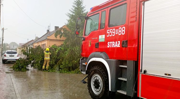 Burze na Podkarpaciu. Strażacy interweniowali już 15 razy 1 - Polskie Radio Rzeszów Burze na Podkarpaciu. Strażacy interweniowali już 15 razy