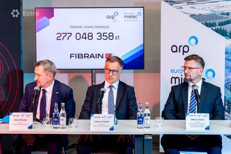 FIBRAIN zwiększy produkcję światłowodów. Inwestycja za ponad 277 milionów złotych 4 - Polskie Radio Rzeszów FIBRAIN zwiększy produkcję światłowodów. Inwestycja za ponad 277 milionów złotych - Polskie Radio Rzeszów