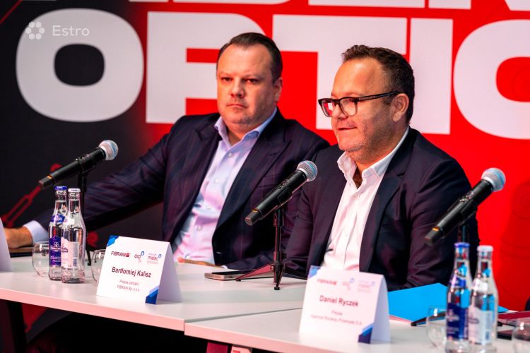 FIBRAIN zwiększy produkcję światłowodów. Inwestycja za ponad 277 milionów złotych 2 - Polskie Radio Rzeszów FIBRAIN zwiększy produkcję światłowodów. Inwestycja za ponad 277 milionów złotych - Polskie Radio Rzeszów