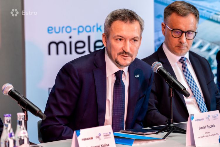 FIBRAIN zwiększy produkcję światłowodów. Inwestycja za ponad 277 milionów złotych 3 - Polskie Radio Rzeszów FIBRAIN zwiększy produkcję światłowodów. Inwestycja za ponad 277 milionów złotych - Polskie Radio Rzeszów
