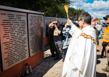 Tysiące osób uczciły ofiary Zbrodni Wołyńskiej w&nbsp;Domostawie