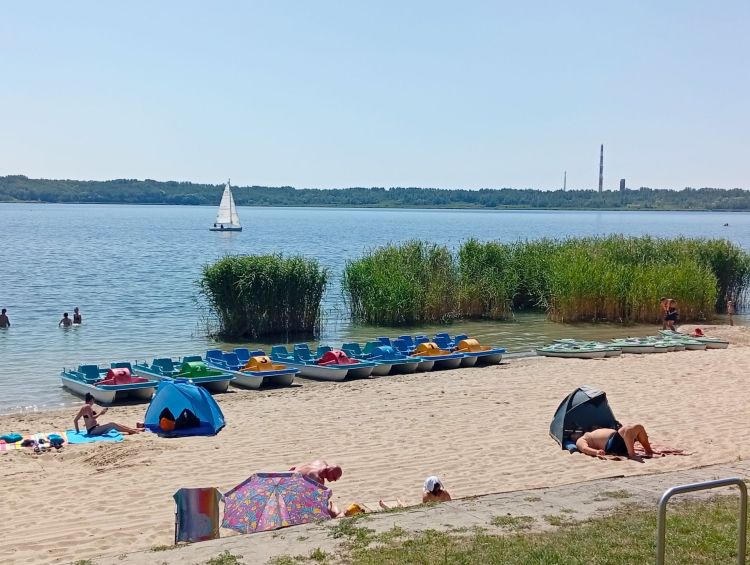 Jezioro Tarnobrzeskie przyciąga tłumy. Blisko 180 tysięcy wjazdów w tym sezonie 2 - Polskie Radio Rzeszów Jezioro Tarnobrzeskie przyciąga tłumy. Blisko 180 tysięcy wjazdów w tym sezonie - Polskie Radio Rzeszów