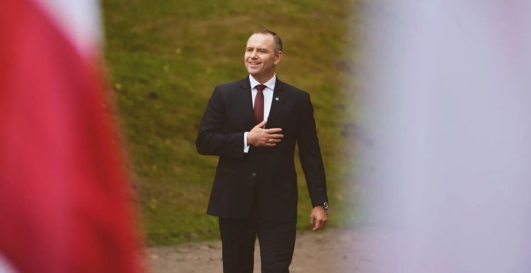 Prezydent Karol Nawrocki ponownie odwiedzi Podkarpacie, tym razem Dębicę 1 - Polskie Radio Rzeszów Prezydent Karol Nawrocki ponownie odwiedzi Podkarpacie, tym razem Dębicę