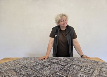 Prace domowe” Katarzyny Józefowicz w&nbsp;Galerii Pastula. Papierowe instalacje w&nbsp;Porębach Kupieńskich