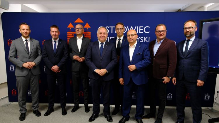 Korytarz kolejowy dla Podkarpacia. Samorządowcy apelują o szybkie połączenie Warszawa–Radom–Rzeszów 1 - Polskie Radio Rzeszów Korytarz kolejowy dla Podkarpacia. Samorządowcy apelują o szybkie połączenie Warszawa–Radom–Rzeszów
