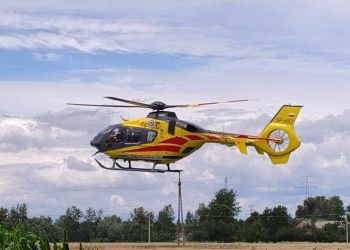 Wypadek w&nbsp;Sadkowej Górze. Lądował śmigłowiec LPR, 63-letnia kobieta zabrana do&nbsp;szpitala [AKTUALIZACJA]
