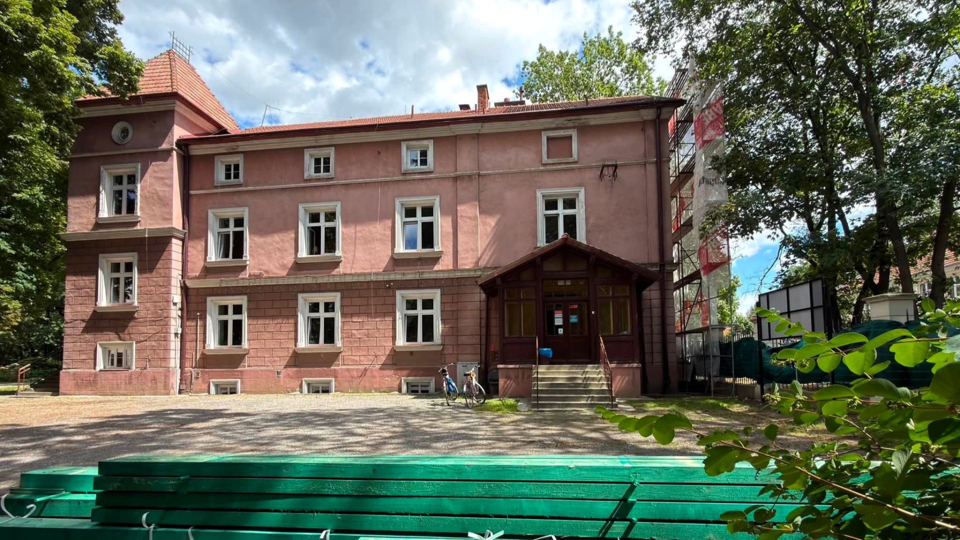 Modernizacja zabytkowego budynku MOPS w Przeworsku. Powstanie Klub Seniora - Polskie Radio Rzeszów