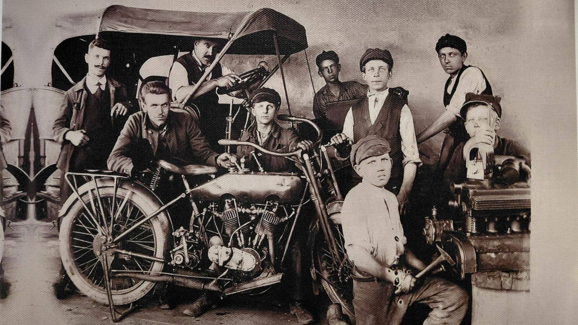 Motomagazyn: rekord z Krosna, Rajd Komara i motocyklowe historie Rzeszowa 4 - Polskie Radio Rzeszów Motomagazyn: rekord z Krosna, Rajd Komara i motocyklowe historie Rzeszowa - Polskie Radio Rzeszów