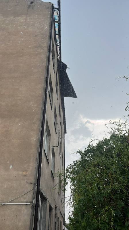 Nawałnica nad Stalową Wolą. Zerwane dachy, podtopienia i powalone drzewa - Polskie Radio Rzeszów