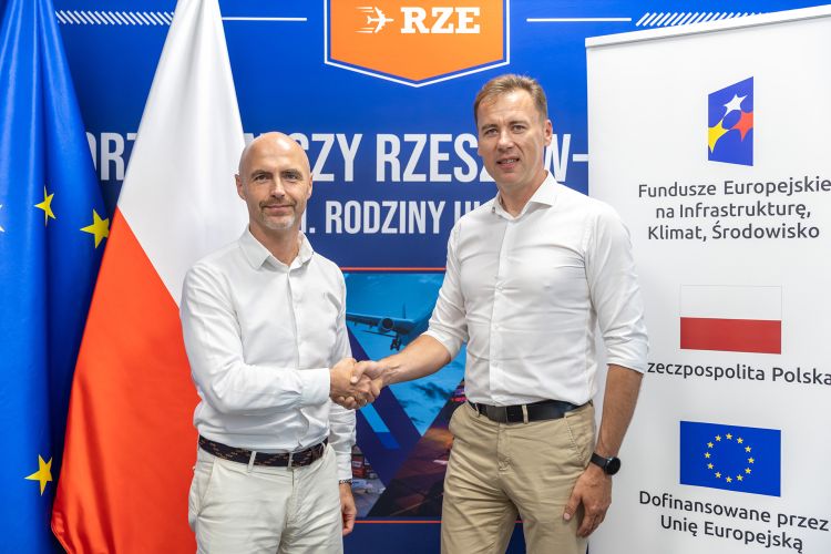 Nowy wjazd na teren lotniska w Jasionce. Inwestycja ma poprawić bezpieczeństwo 1 - Polskie Radio Rzeszów Nowy wjazd na teren lotniska w Jasionce. Inwestycja ma poprawić bezpieczeństwo