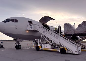 Ogromny samolot transportowy ponownie wylądował w Jasionce 5 - Polskie Radio Rzeszów Ogromny samolot transportowy ponownie wylądował w Jasionce