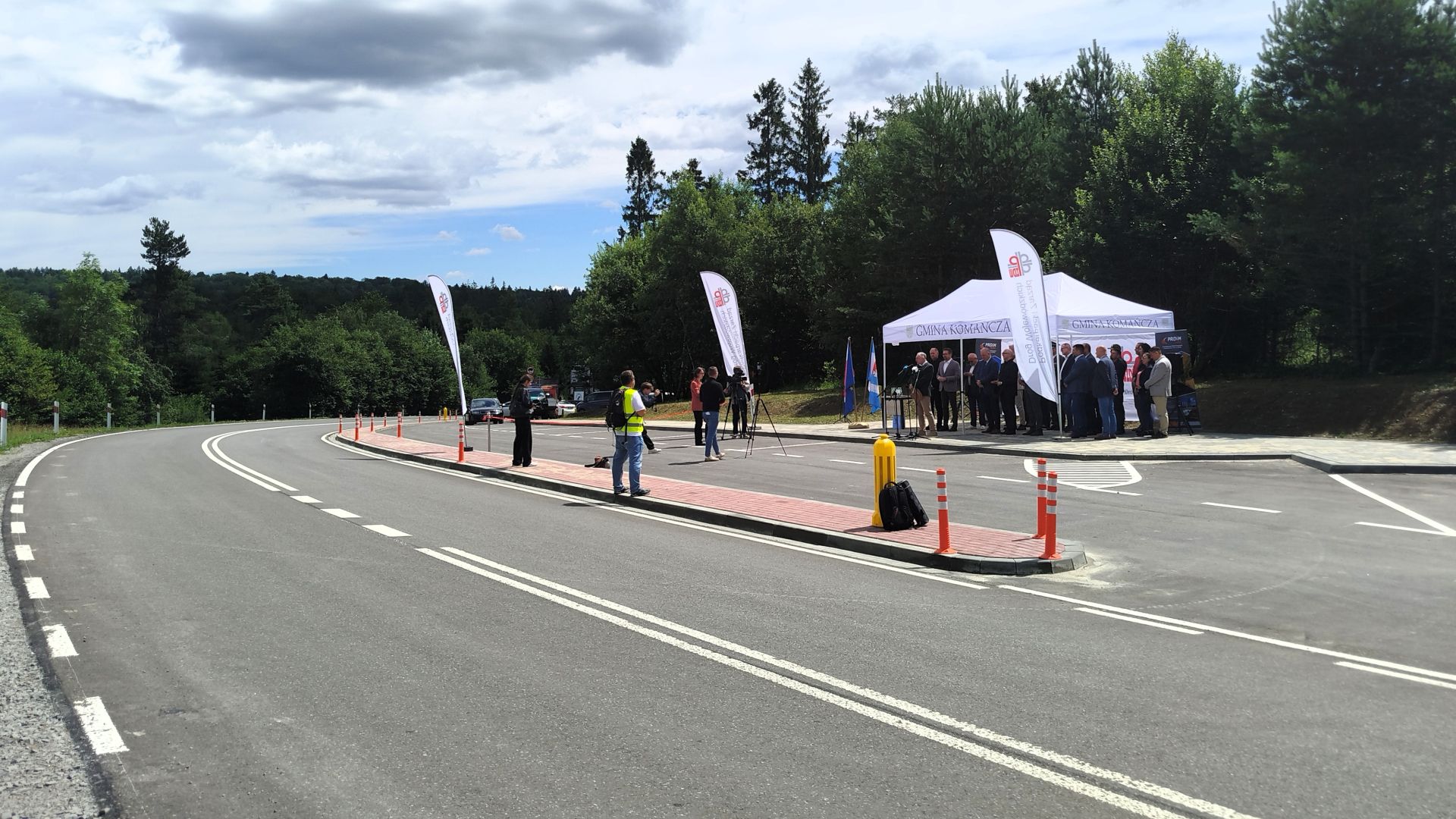 Otwarto zmodernizowaną drogę wojewódzką nr 892 do granicy ze Słowacją 2 - Polskie Radio Rzeszów Otwarto zmodernizowaną drogę wojewódzką nr 892 do granicy ze Słowacją - Polskie Radio Rzeszów
