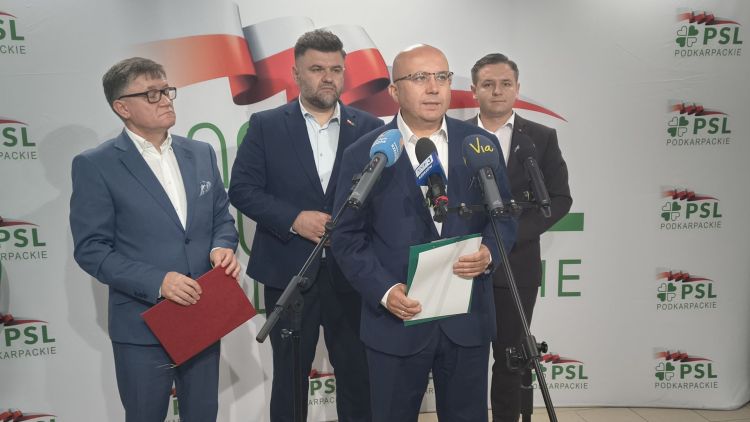 PSL proponuje reformę ochrony zdrowia. Chce połączenia ubezpieczeń ZUS i NFZ 1 - Polskie Radio Rzeszów PSL proponuje reformę ochrony zdrowia. Chce połączenia ubezpieczeń ZUS i NFZ