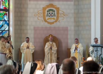 Pierwszy biskup koadiutor w historii diecezji rzeszowskiej rozpoczął posługę 2 - Polskie Radio Rzeszów Pierwszy biskup koadiutor w historii diecezji rzeszowskiej rozpoczął posługę
