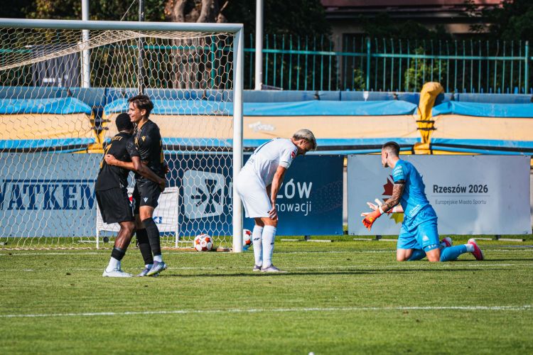 Początek rozgrywek piłkarskich. Stal Rzeszów i&nbsp;Resovia z&nbsp;porażkami.