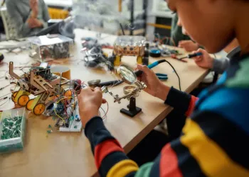 Ponad 2,5 mln zł dla podkarpackich szkół. Ruszył nabór do programu „Pracownie Kompas Jutra” 3 - Polskie Radio Rzeszów Ponad 2,5 mln zł dla podkarpackich szkół. Ruszył nabór do programu „Pracownie Kompas Jutra”