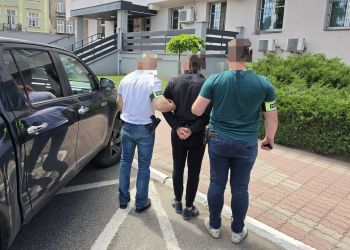 Ponad 3 kilogramy narkotyków i&nbsp;200 tys. zł w&nbsp;gotówce. 24-latek z&nbsp;Przemyśla aresztowany