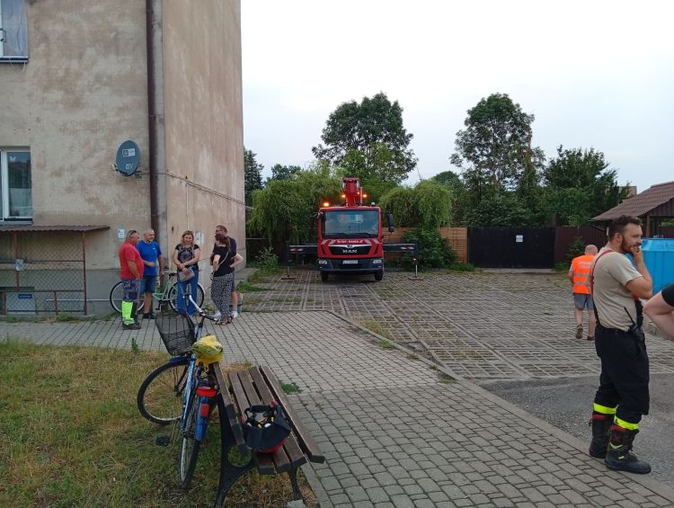 Nawałnica nad Stalową Wolą. Zerwane dachy, podtopienia i powalone drzewa 4 - Polskie Radio Rzeszów Nawałnica nad Stalową Wolą. Zerwane dachy, podtopienia i powalone drzewa - Polskie Radio Rzeszów