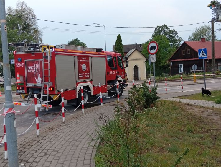 Nawałnica nad Stalową Wolą. Zerwane dachy, podtopienia i powalone drzewa 5 - Polskie Radio Rzeszów Nawałnica nad Stalową Wolą. Zerwane dachy, podtopienia i powalone drzewa - Polskie Radio Rzeszów