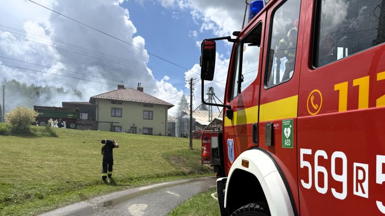 Pożar chlewni w Nowej Wsi. Trwa dogaszanie, są straty 1 - Polskie Radio Rzeszów Pożar chlewni w Nowej Wsi. Trwa dogaszanie, są straty