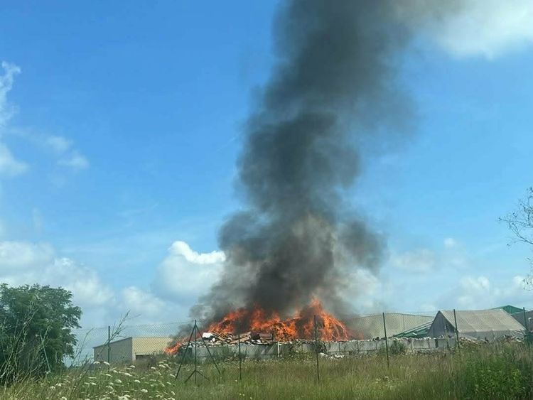 Pożar składowiska odpadów w Kozodrzy. W akcji 65 strażaków 1 - Polskie Radio Rzeszów Pożar składowiska odpadów w Kozodrzy. W akcji 65 strażaków