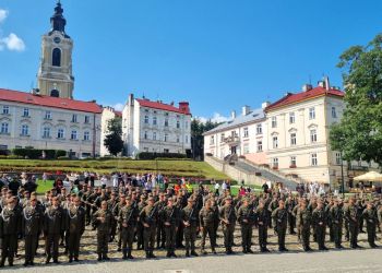 Przysięga wojskowa w Przemyślu. 74 nowych żołnierzy w brygadzie 7 - Polskie Radio Rzeszów Przysięga wojskowa w Przemyślu. 74 nowych żołnierzy w brygadzie