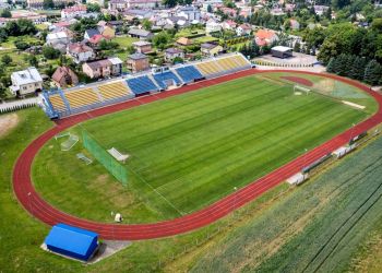 Remont bieżni na Stadionie Miejskim w Ropczycach 2 - Polskie Radio Rzeszów Remont bieżni na Stadionie Miejskim w Ropczycach