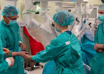 Pierwsze takie operacje na Podkarpaciu. Robot da Vinci Xi pomógł lekarzom w Rzeszowie 2 - Polskie Radio Rzeszów Pierwsze takie operacje na Podkarpaciu. Robot da Vinci Xi pomógł lekarzom w Rzeszowie
