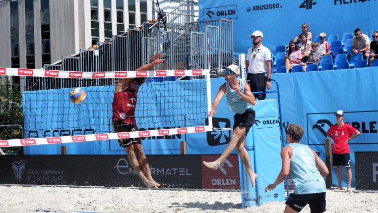 Siatkówka plażowa w&nbsp;Rzeszowie. Trwa walka o&nbsp;finały mistrzostw Polski