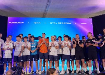 Stal Rzeszów gotowa na nowy sezon. Remis w sparingu i prezentacja drużyny 2 - Polskie Radio Rzeszów Stal Rzeszów gotowa na nowy sezon. Remis w sparingu i prezentacja drużyny