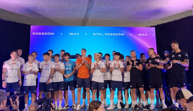 Stal Rzeszów gotowa na&nbsp;nowy sezon. Remis w&nbsp;sparingu i&nbsp;prezentacja drużyny