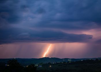 Strażacy usuwają skutki burz na Podkarpaciu 2 - Polskie Radio Rzeszów Strażacy usuwają skutki burz na Podkarpaciu