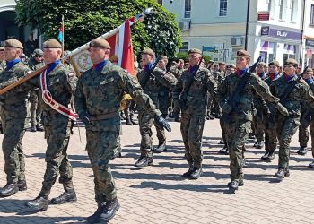 Święto 3. PBOT w Tarnobrzegu. Defilada, sprzęt i pokaz służb 2 - Polskie Radio Rzeszów Święto 3. PBOT w Tarnobrzegu. Defilada, sprzęt i pokaz służb