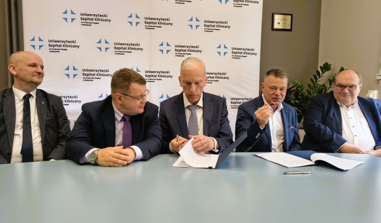 Szpital Uniwersytecki w Świlczy coraz bliżej. Podpisano umowę na dokumentację 1 - Polskie Radio Rzeszów Szpital Uniwersytecki w Świlczy coraz bliżej. Podpisano umowę na dokumentację