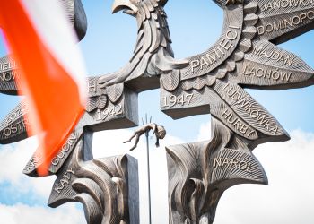 Tysiące osób uczciły ofiary Zbrodni Wołyńskiej w&nbsp;Domostawie