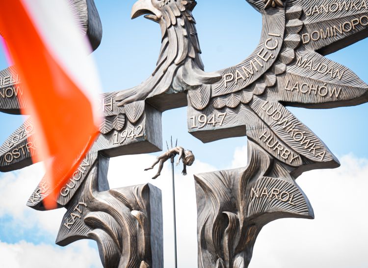 Tysiące osób uczciły ofiary Zbrodni Wołyńskiej w&nbsp;Domostawie