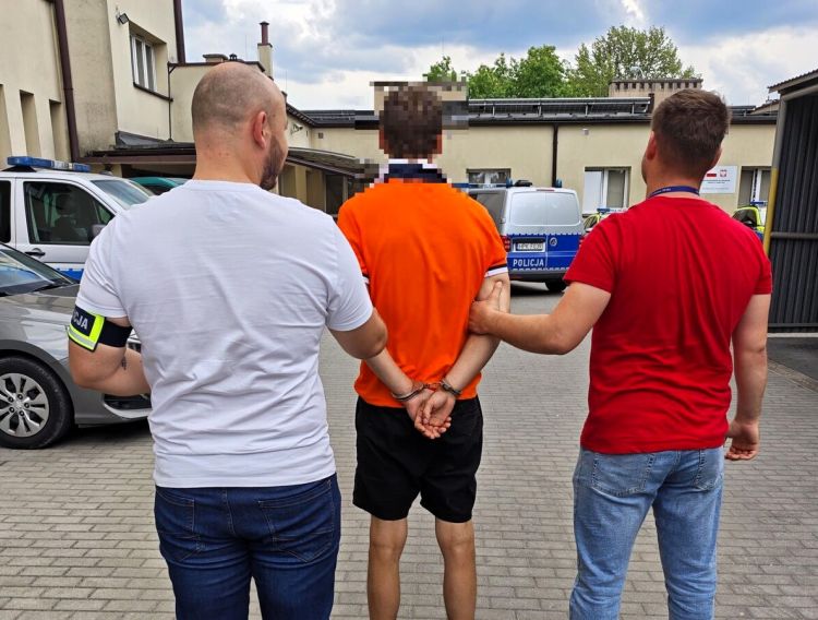 Ukradł hulajnogę z marketu. 32-latek odpowie jako recydywista 1 - Polskie Radio Rzeszów Ukradł hulajnogę z marketu. 32-latek odpowie jako recydywista