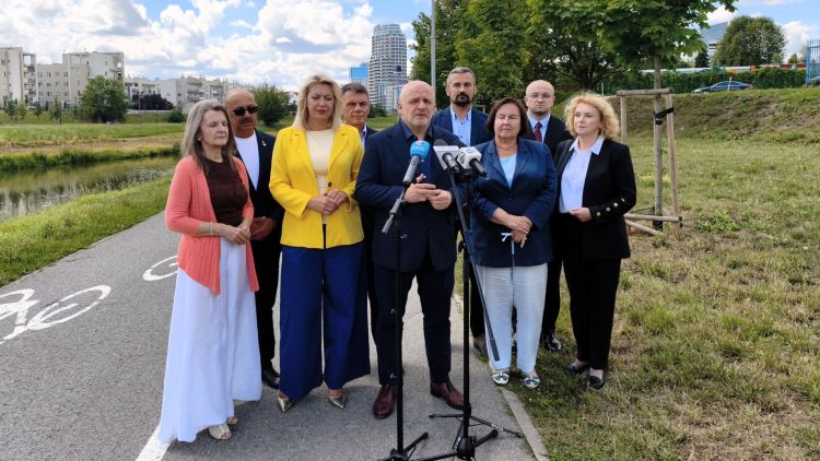 Ustawa obronna USA ważna dla Podkarpacia. Mowa o inwestycjach i Dolinie Lotniczej 1 - Polskie Radio Rzeszów Ustawa obronna USA ważna dla Podkarpacia. Mowa o inwestycjach i Dolinie Lotniczej