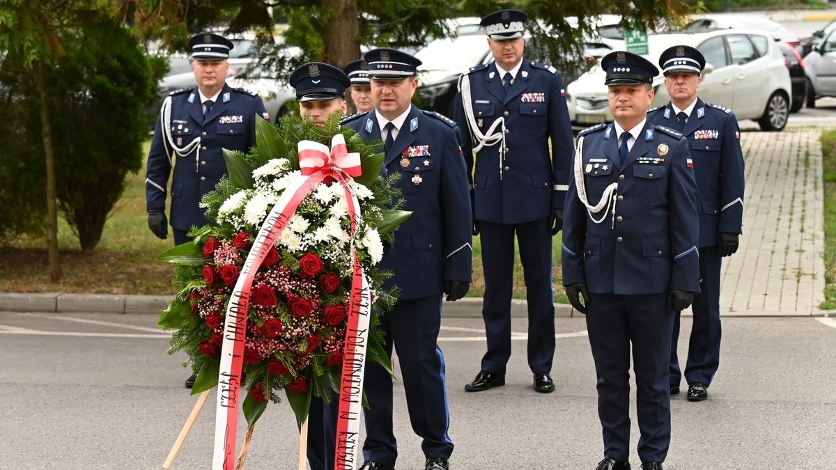 W Rzeszowie uczczono pamięć poległych policjantów 7 - Polskie Radio Rzeszów W Rzeszowie uczczono pamięć poległych policjantów - Polskie Radio Rzeszów