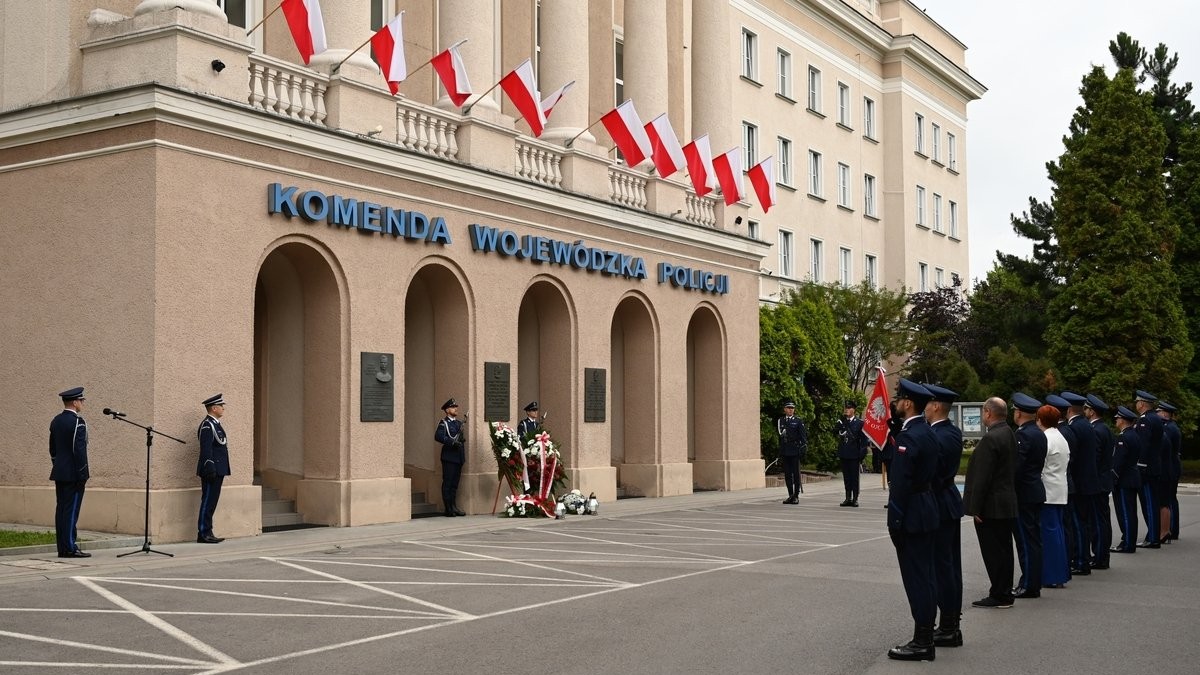W Rzeszowie uczczono pamięć poległych policjantów 5 - Polskie Radio Rzeszów W Rzeszowie uczczono pamięć poległych policjantów - Polskie Radio Rzeszów