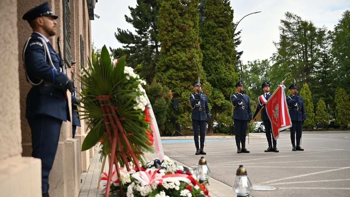 W Rzeszowie uczczono pamięć poległych policjantów 6 - Polskie Radio Rzeszów W Rzeszowie uczczono pamięć poległych policjantów - Polskie Radio Rzeszów