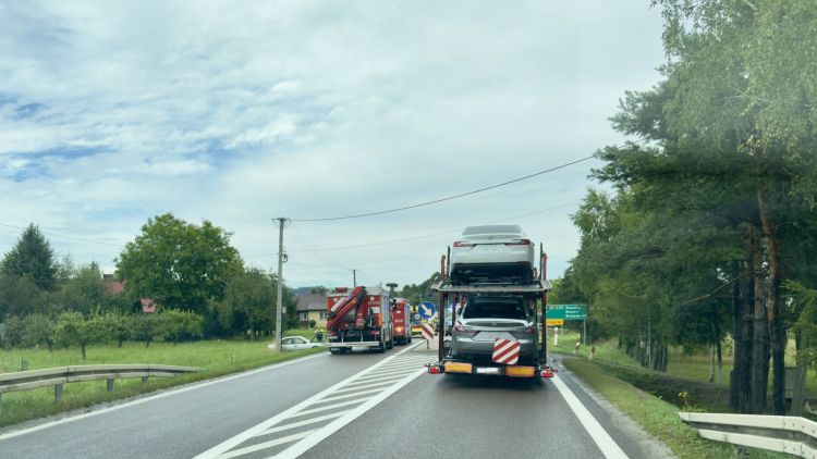 Wypadek na DK19 w Jabłonicy Polskiej. Jedna osoba trafiła do szpitala 2 - Polskie Radio Rzeszów Wypadek na DK19 w Jabłonicy Polskiej. Jedna osoba trafiła do szpitala - Polskie Radio Rzeszów