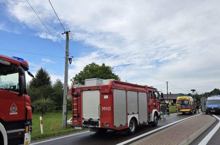 Wypadek na DK19 w Jabłonicy Polskiej. Jedna osoba trafiła do szpitala 3 - Polskie Radio Rzeszów Wypadek na DK19 w Jabłonicy Polskiej. Jedna osoba trafiła do szpitala - Polskie Radio Rzeszów